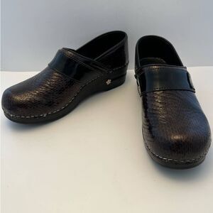 Koi by Sanita Snake Print Clogs Nursing Womens Size‎ EU 38 US 8